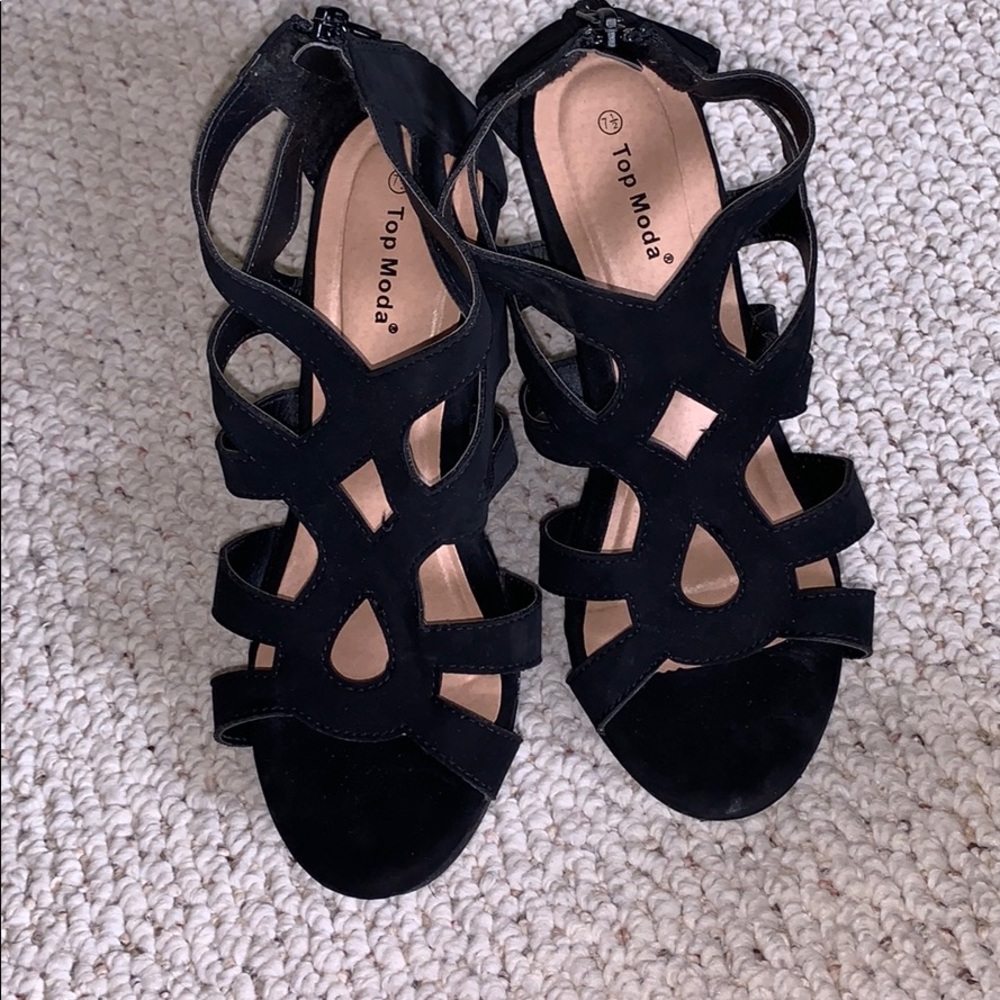 Black wedges